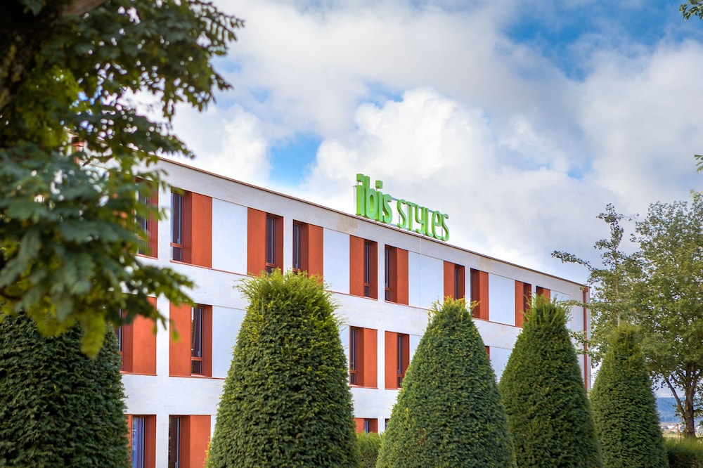Hotel Ibis Styles Domaine de Beauregard - Image 1