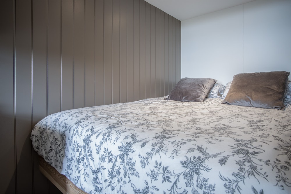 Cabin In The Woods - 1 Bed - Kilgetty