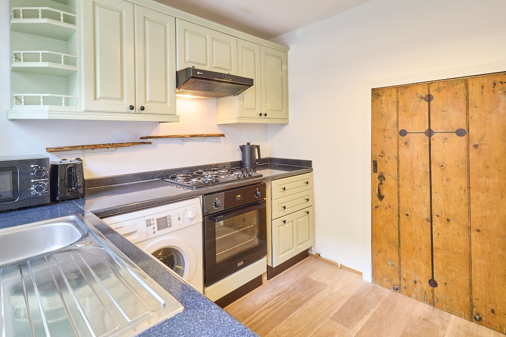 Host Stay Old Stone Cottage