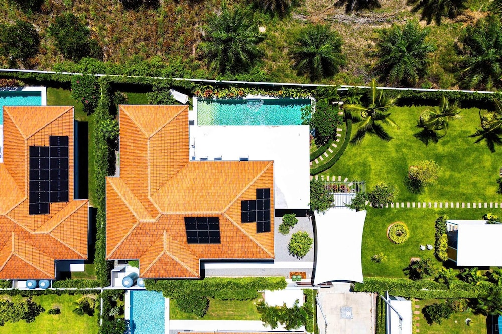 TropicalFamilyVilla w Pool&Garden ML103