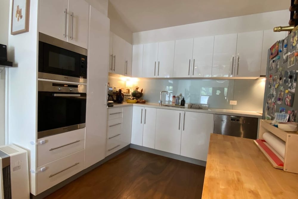 Stylish 2-bed Converted Warehouse in Northcote!