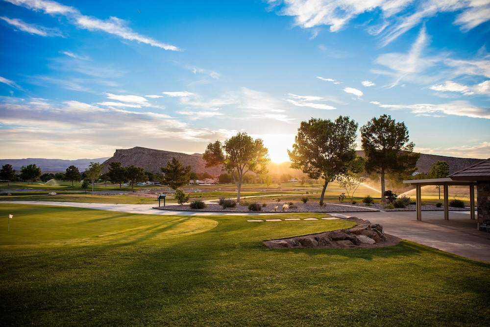 Villa #38 At Bloomington Country Club - Aaa Gateway 4 Bedroom Townhouse