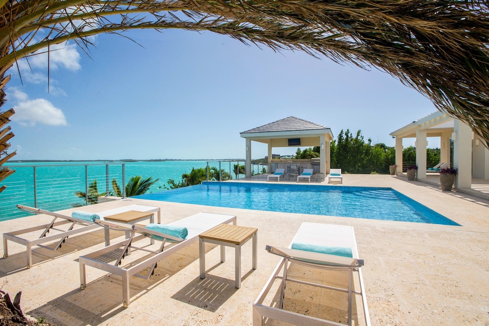 5 BR Waterfront Villa On Chalk Sound Blue Water