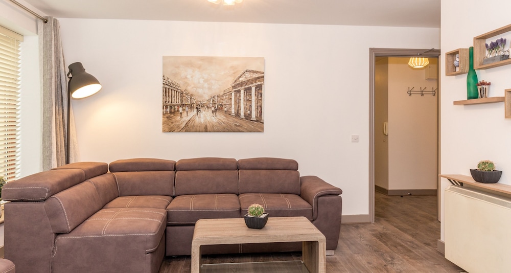 Thomas Street Apartments