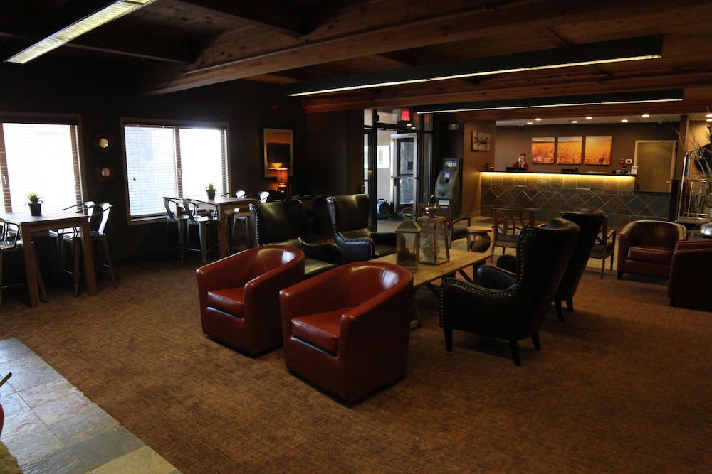 C'mon Inn Hotel & Suites view 4