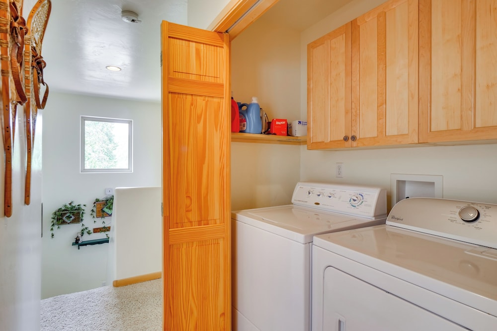 Hot Tub + Game Room: Fairplay Cabin Near Hiking