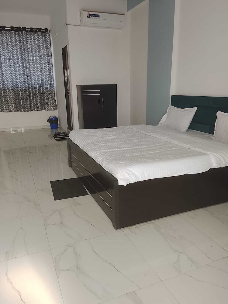 Hotel Krishna Rooms