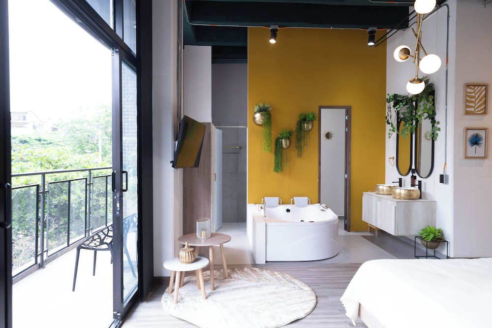 Royal Living Poblado