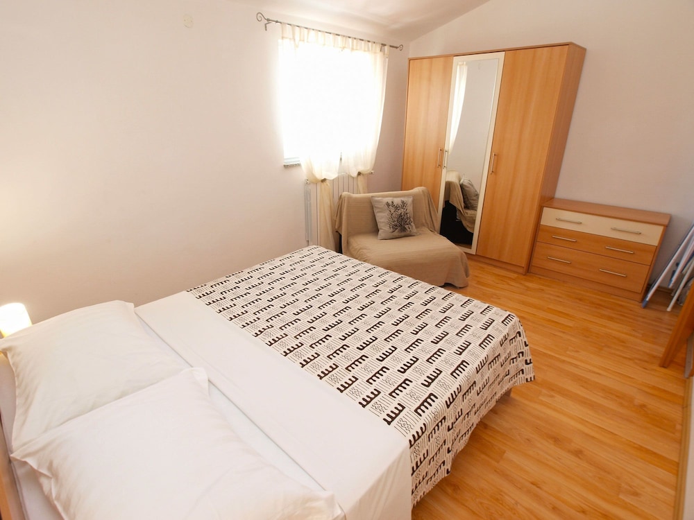 Apartment 440 view 4