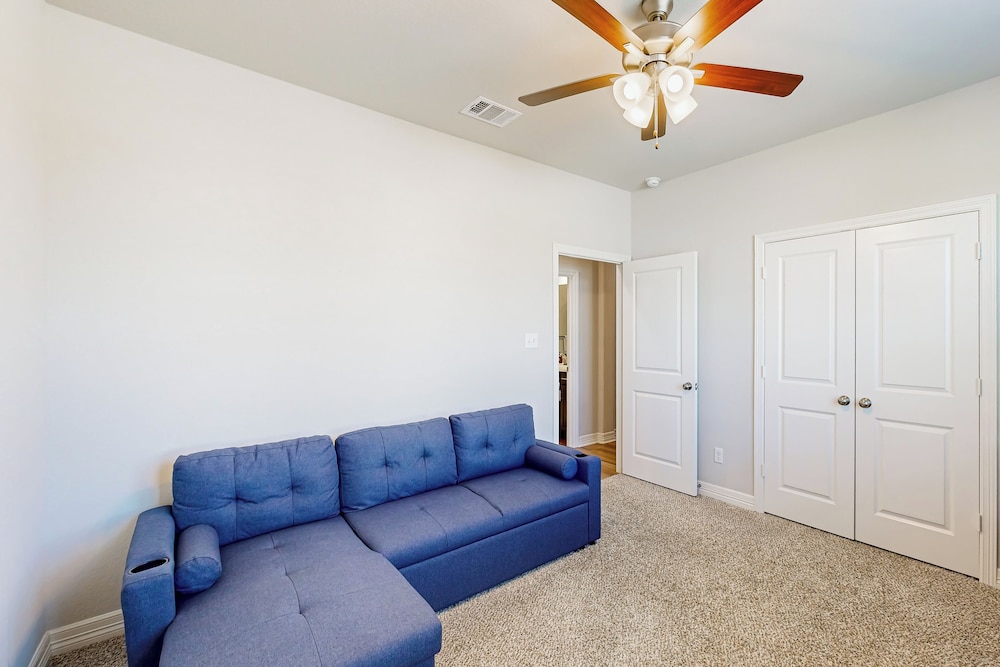 3BR Cozy Home w/ Enclosed Backyard & W/D