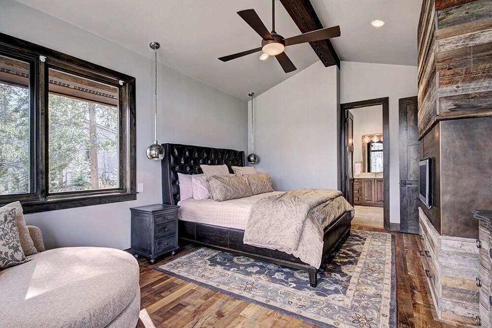 Hawk's Hideaway 6 Bedroom Home