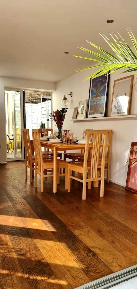 Stylish 3 Bedroom Townhouse in Brockley With Large Garden