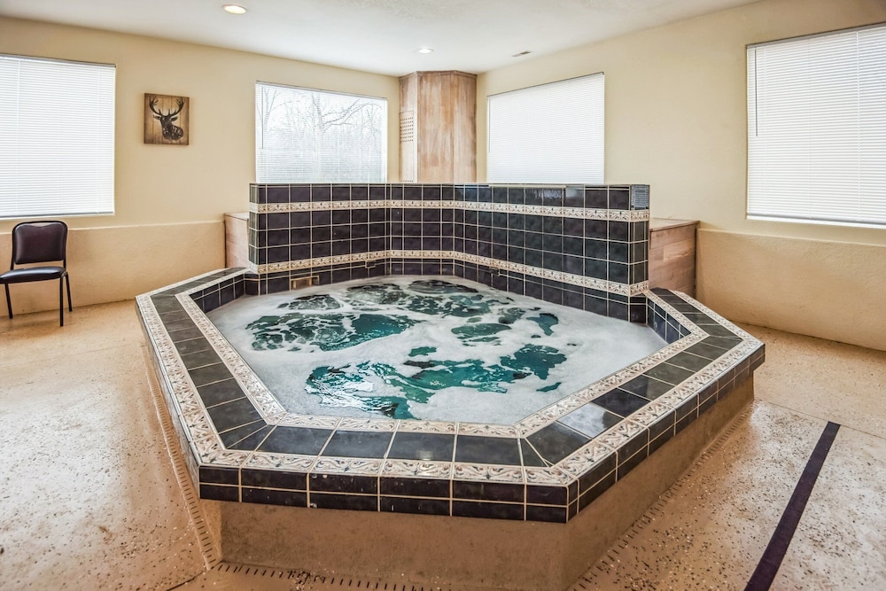 Luxury Villa with Mini Pool, Fireplaces & Scenic Views