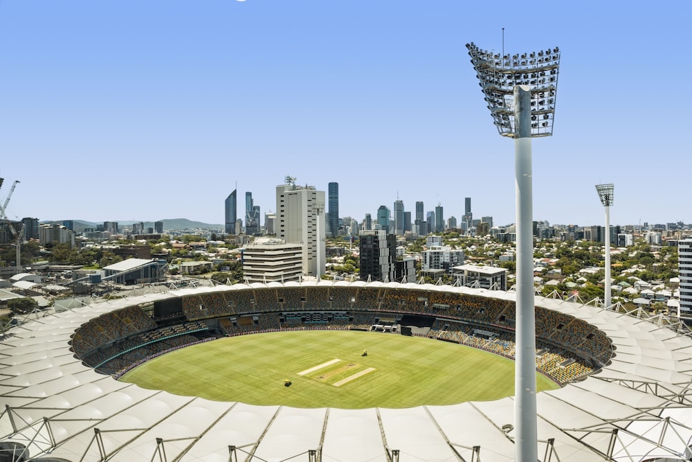 Executive 2-bed With Stadium View, Great Amenities