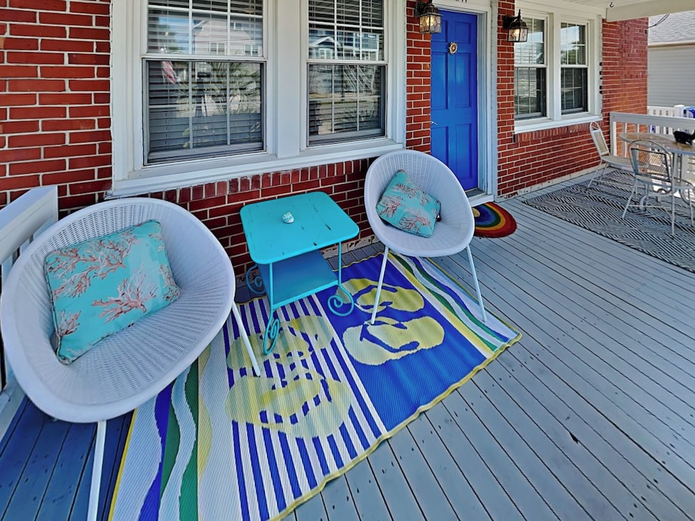 CB Sunshine Cottage by Carolina Retreats