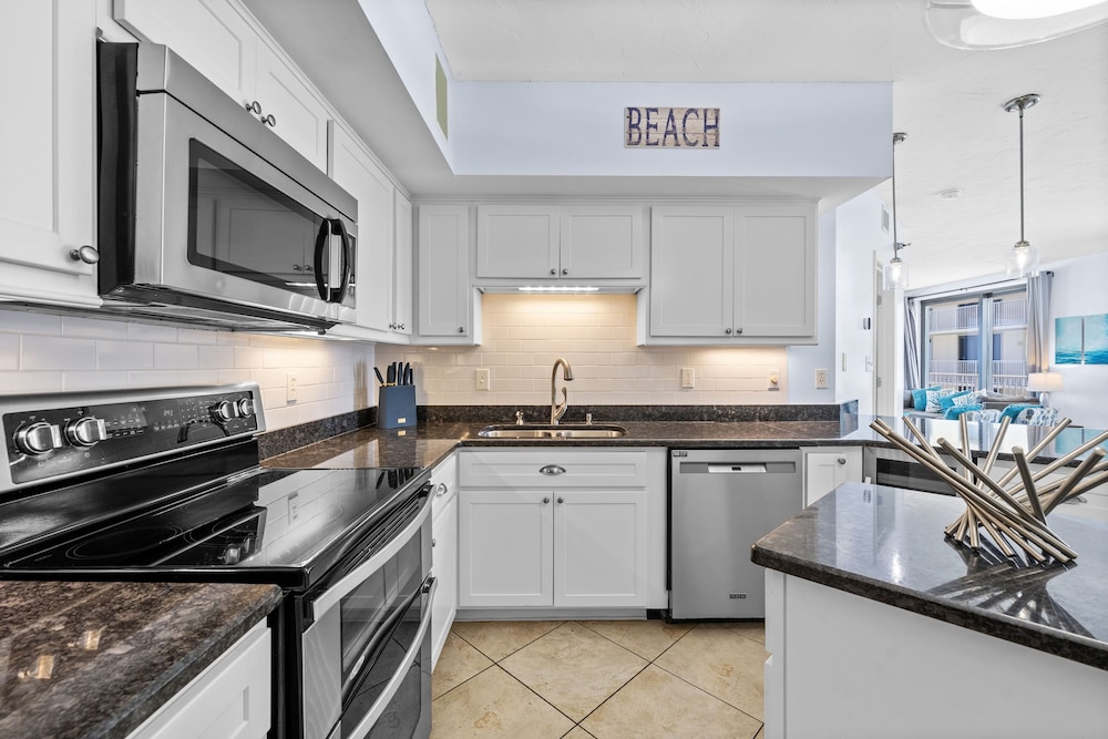 Pelican Pointe by Hosteeva