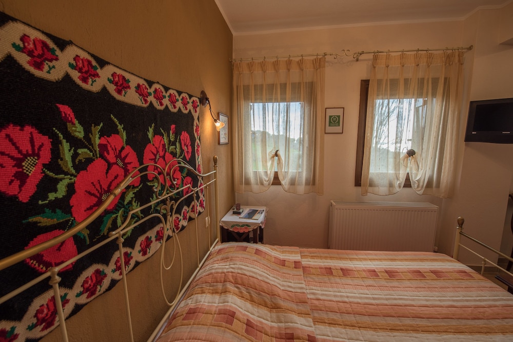 Chorostasi Guest House