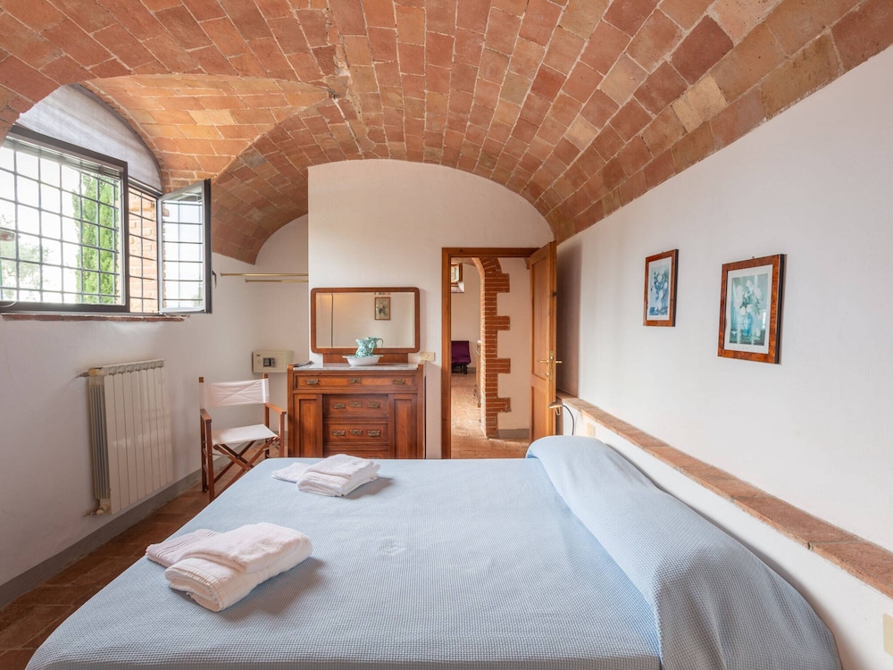 Tuscan Cottage With 2 Pools view 2