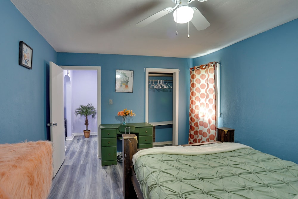 9 Mi to Hersheypark: Spacious Home w/ Deck