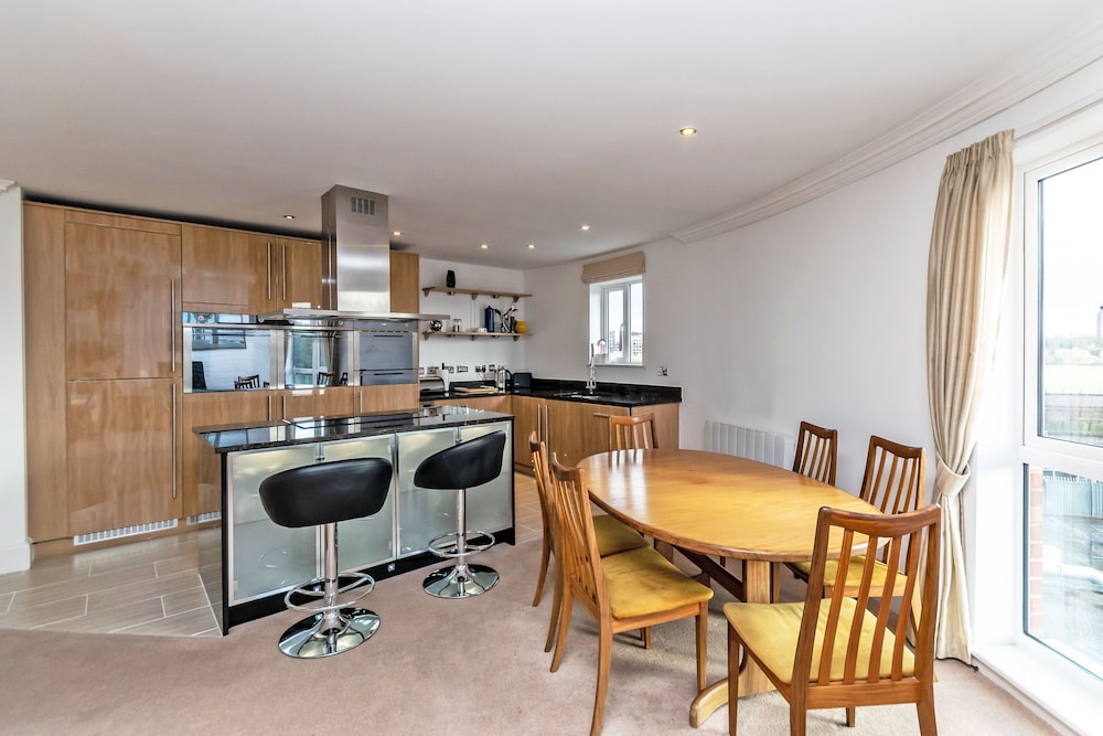 Racecourse Serviced Apartments