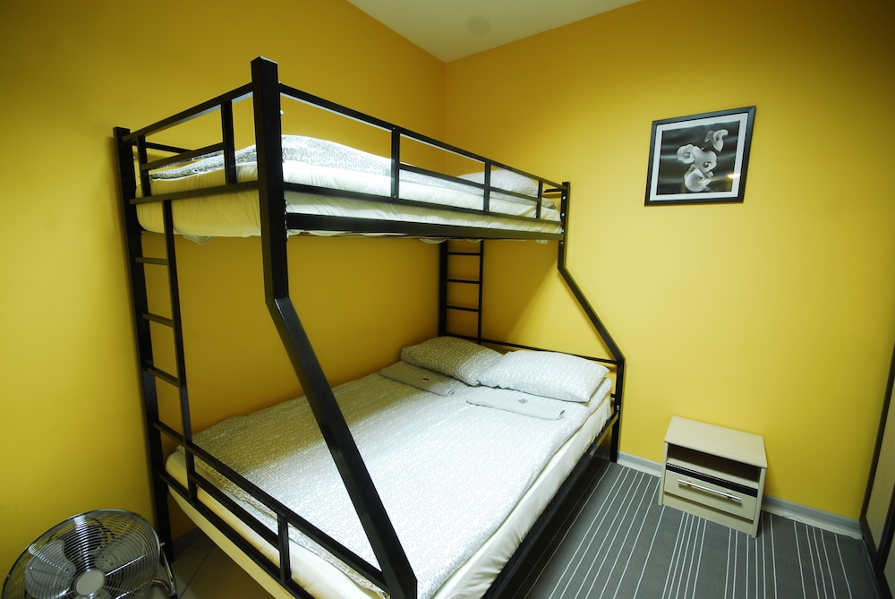 Landmark City Hotel - Hostel