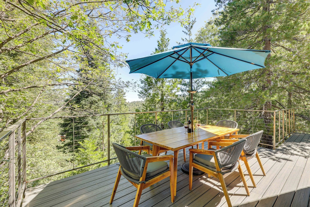 Stunning Forest Views: Luxury Lake Arrowhead Cabin