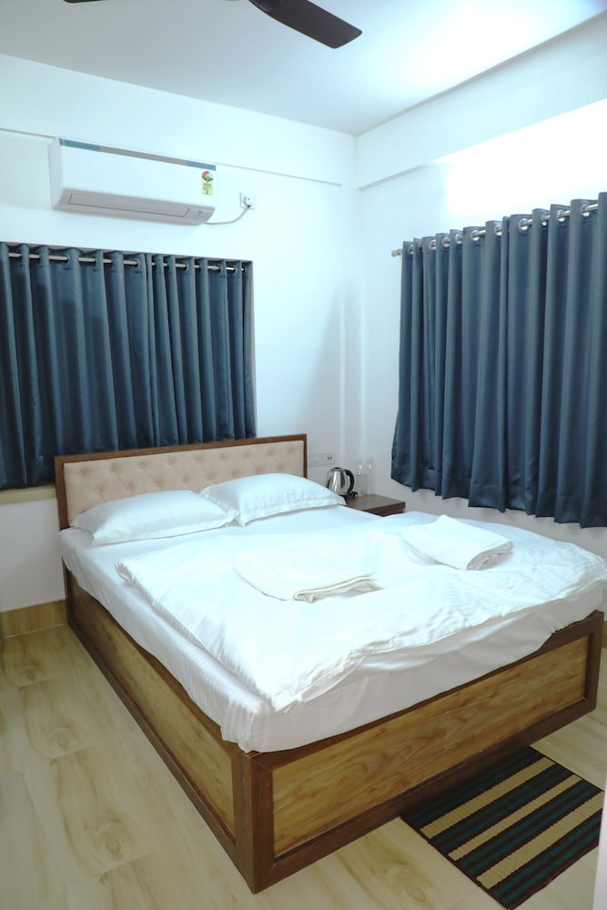 Aashhiana Guest House Entire 2BHK Service Apartments, Kolkata