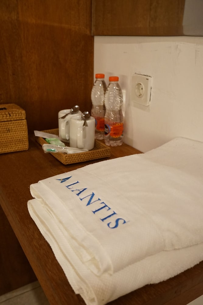 Lantis ViBES Inn