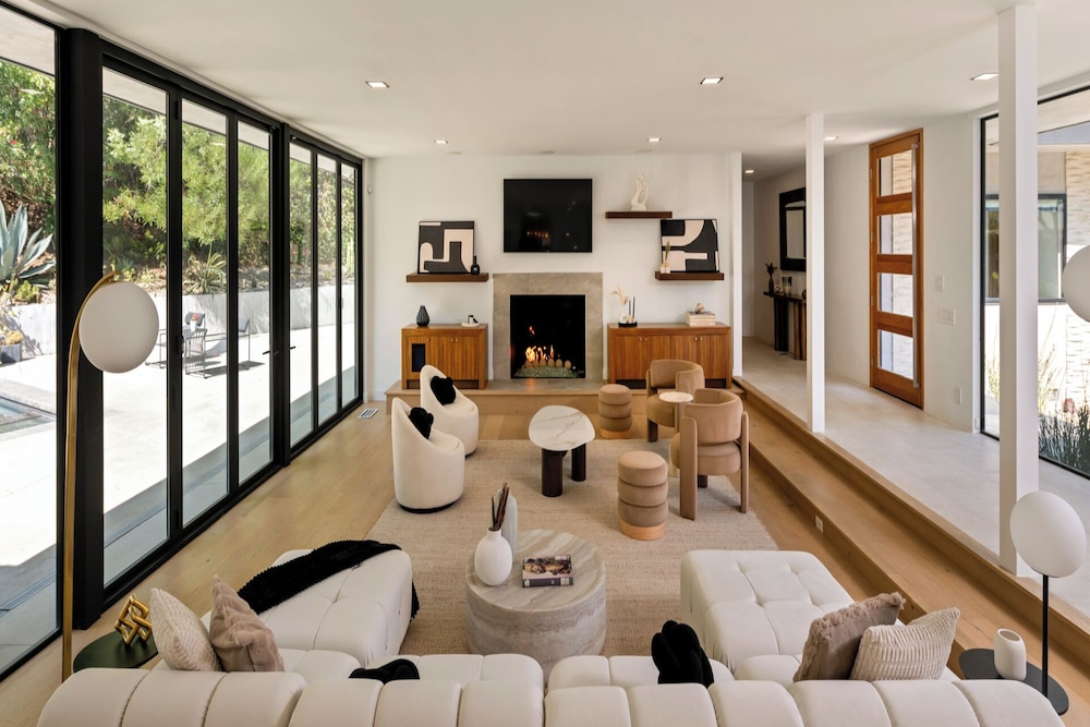 Valea Estate - Secluded Beverly Hills Retreat 1-acre Oasis