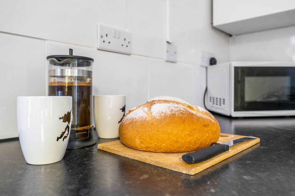 One Bedroom Apartment by Klass Living Serviced Accommodation Bellshill - Elmbank Street Apartment with WIFI  and Parking view 5
