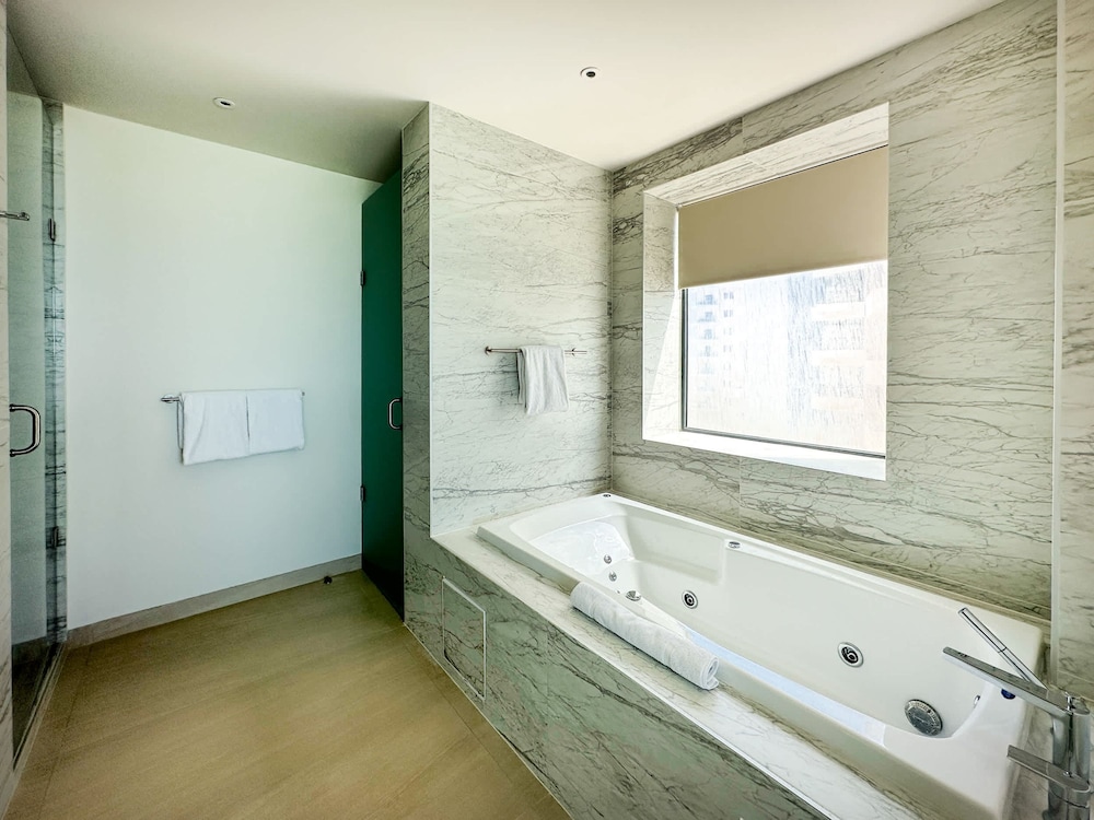 5BR Beachfront Luxury Condo