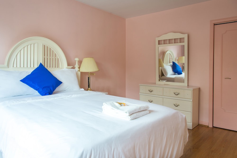 Charlton Suites Guest House - Image 3