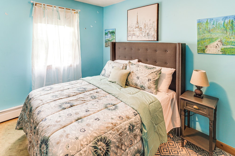 Family-friendly Home w/ Furnish Patio in Crystal!