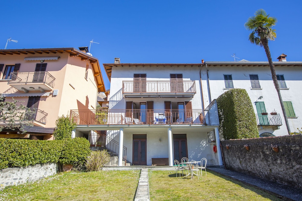 Casa Fronte Isola view 2