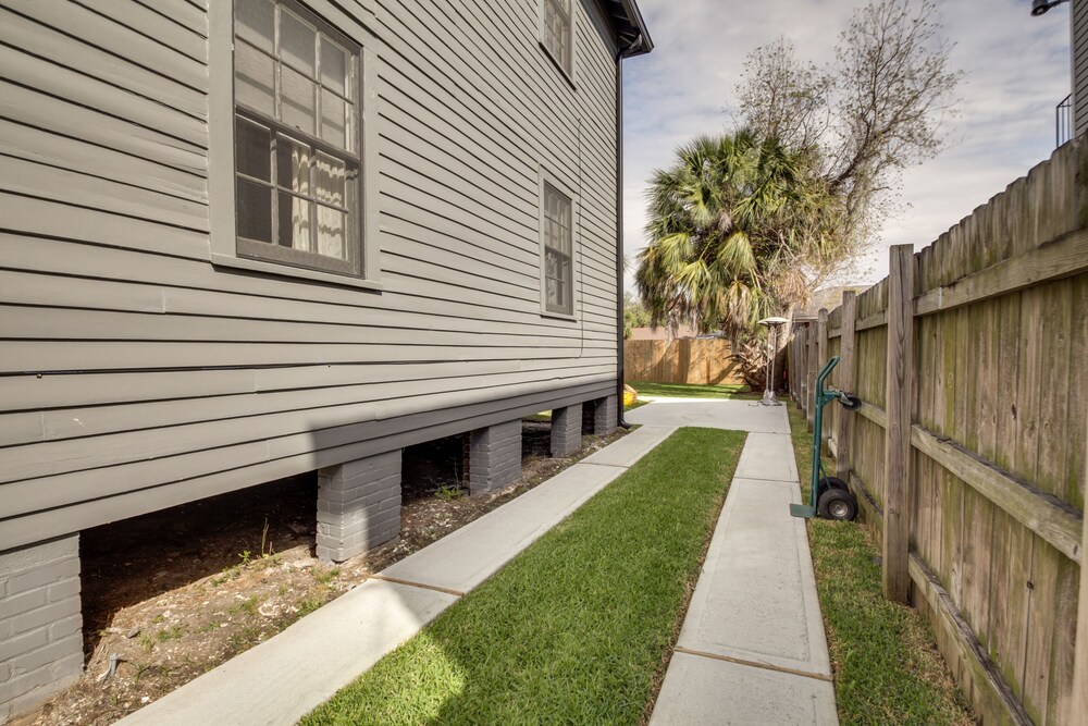 4 Mi to French Quarter: Walkable Apt w/ Yard