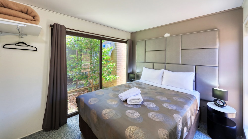 Executive Hideaway Motel
