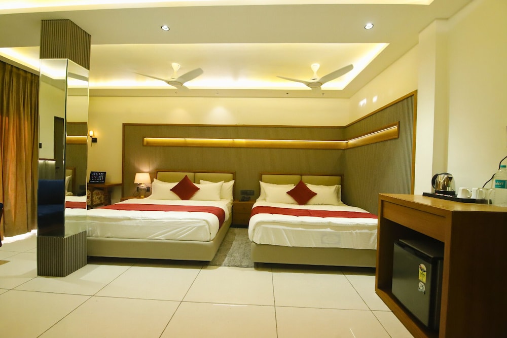 Hotel Sanatana