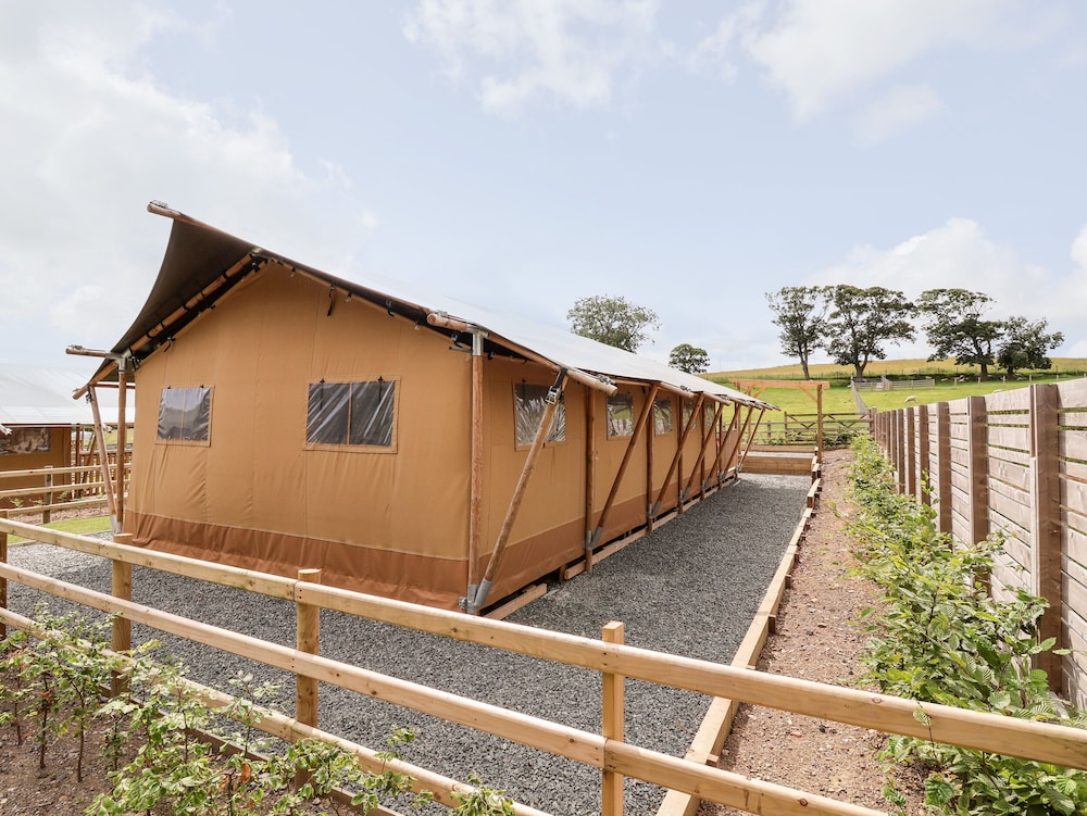 Lucky Clucky Lodge