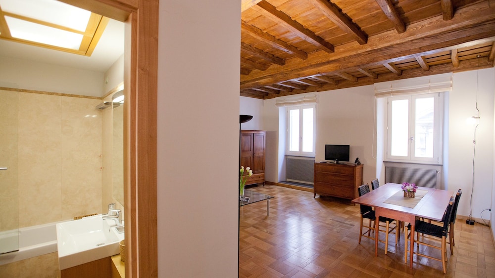 Rental in Rome Pantheon Suite