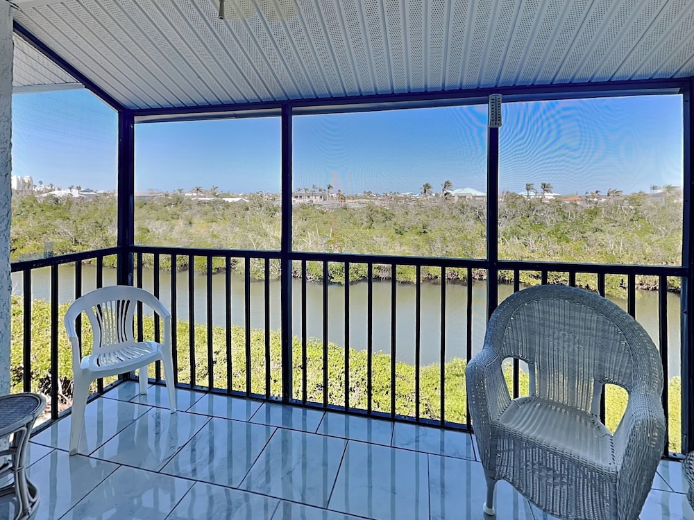 Admirals Bay 255 by Distinctive Beach Rentals