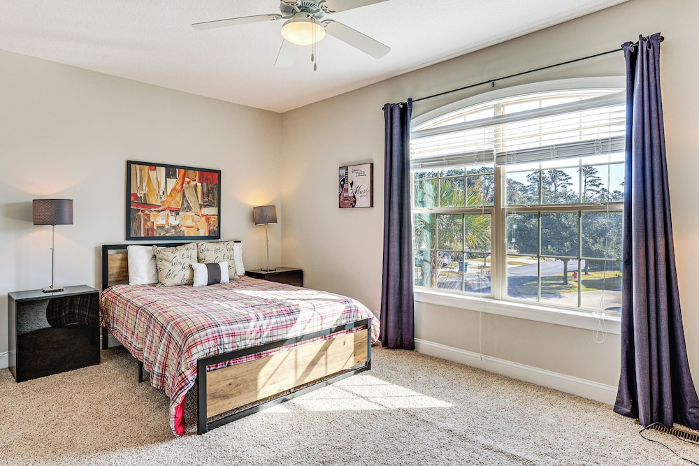 3 Mi to Pier Village: Dog-friendly St Simons Home!