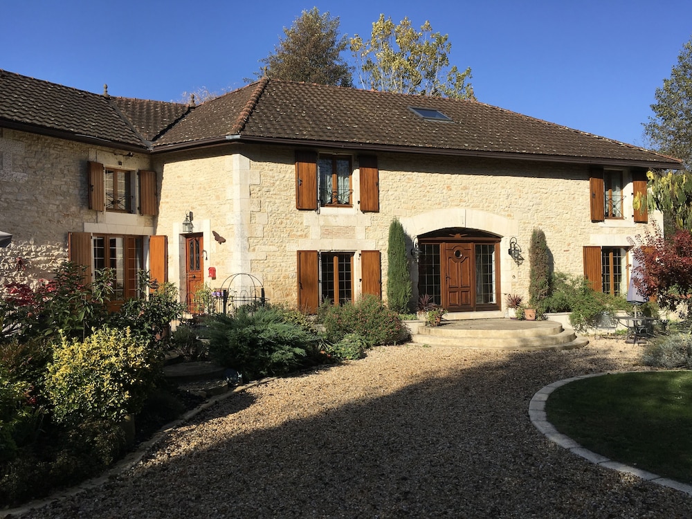 Moulin du Fontcourt Riverside Apartment
