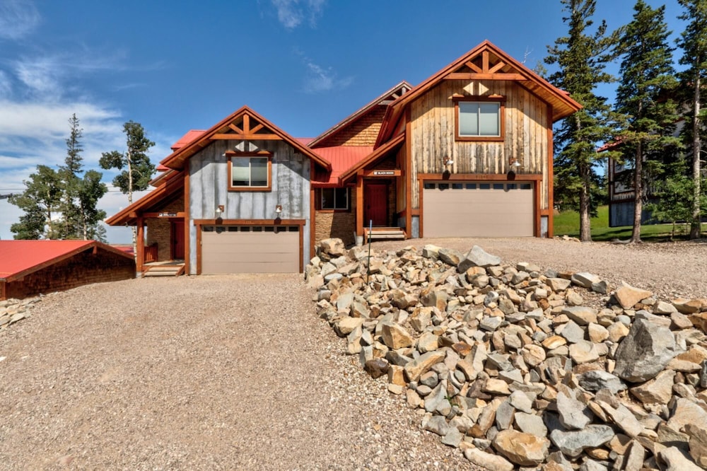 3BR Avalanche Chalet at Terry Peak With Hot Tub view 5