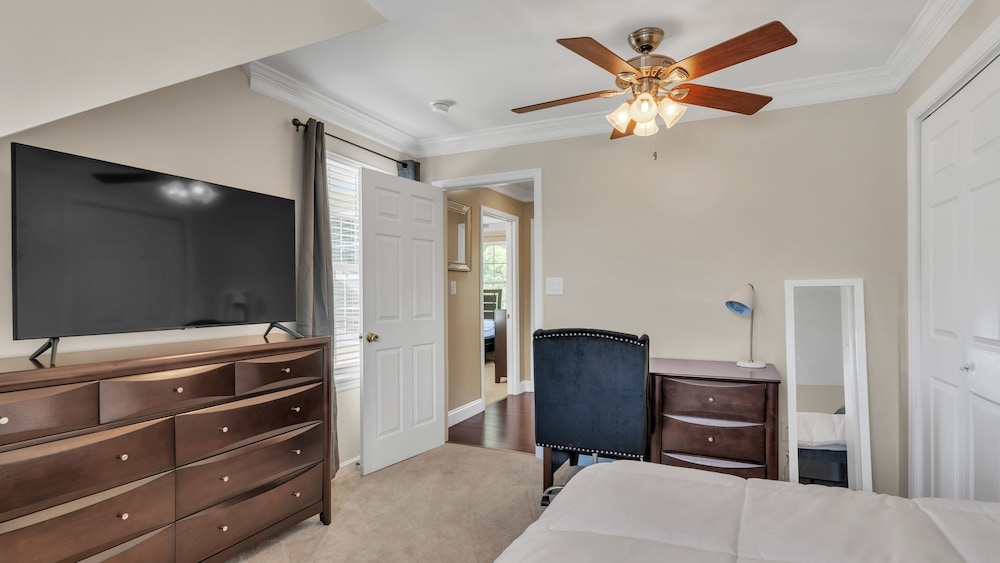 Leo Farm Villa - Beautiful Country Retreat 5 Bedroom Villa by RedAwning view 5