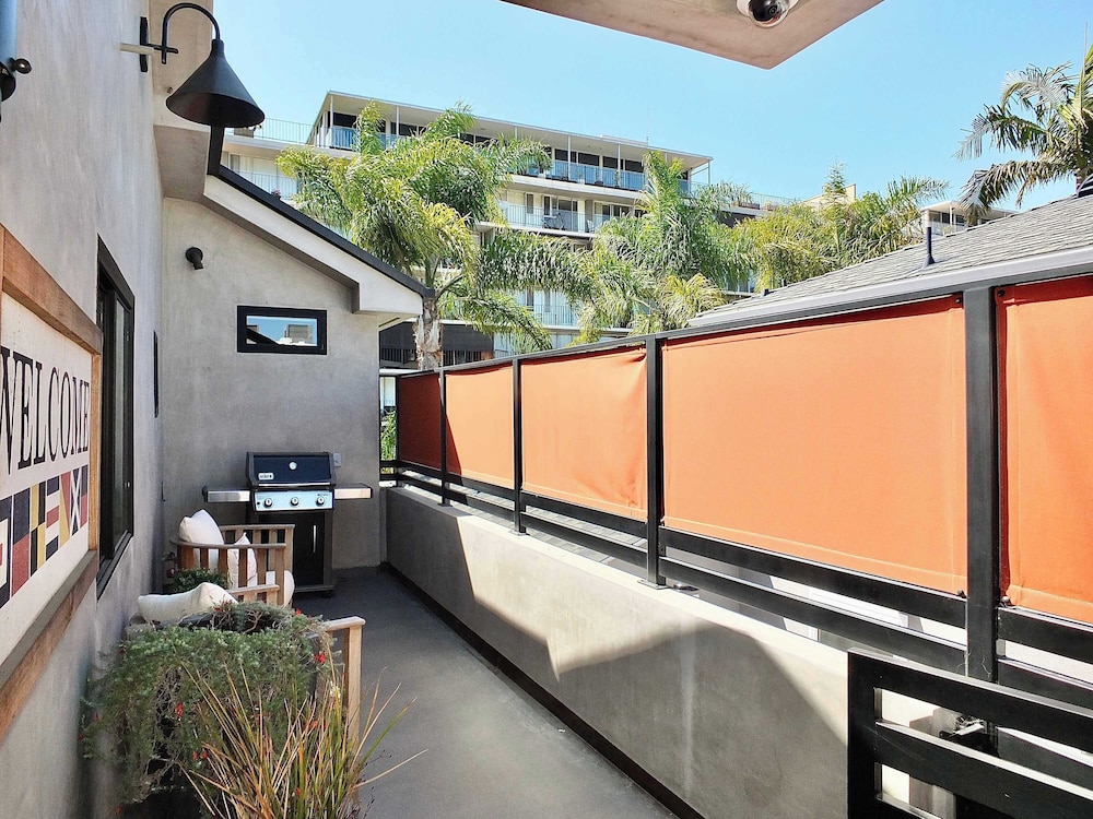 Naples Luxury Retreat - 3 BDR Stay for 6 With Rooftop Patio