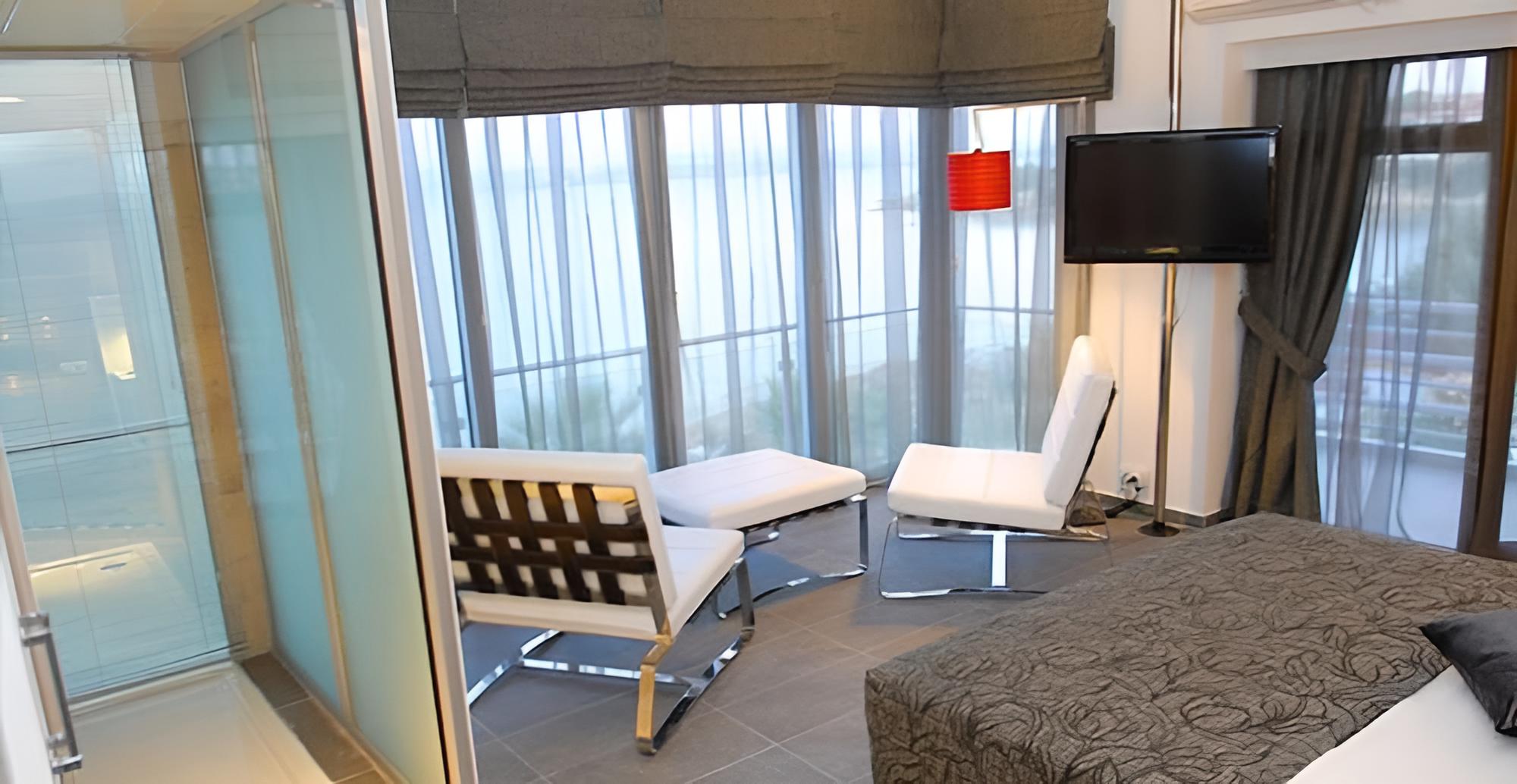 Ladin Hotel