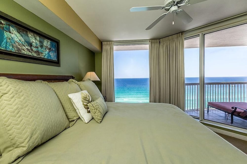 LATITUDE ADJUSTMENT 3 Bedroom Holiday Home by Five Star Properties