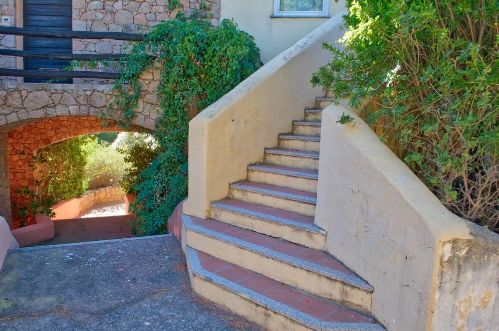 Sea View Apartment In Beautiful Sardinia - 7 Mins Walk to Beach photo 3