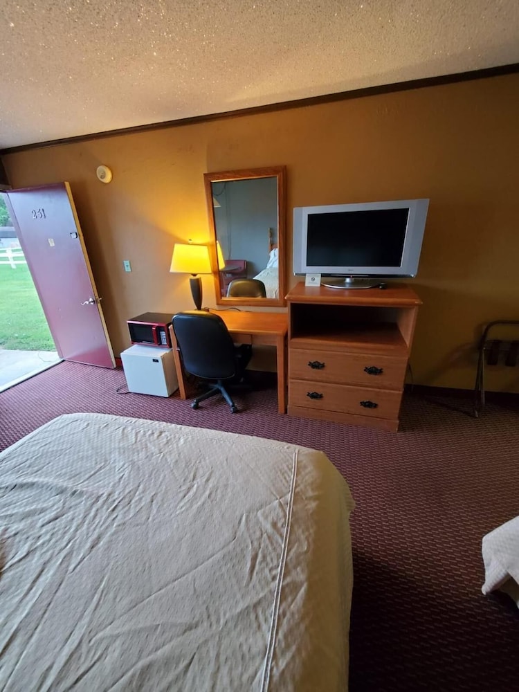 Gray Plaza Motel