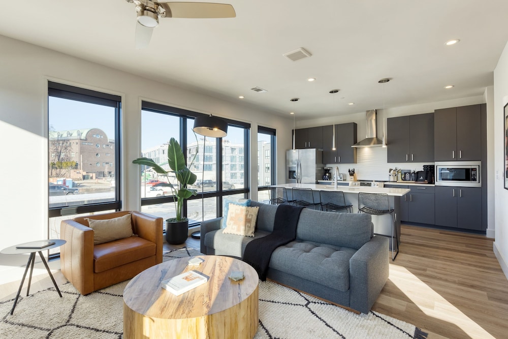 Honkey-tonk by Avantstay New Modern 2bdr in Walkable Midtown w Gym Pool